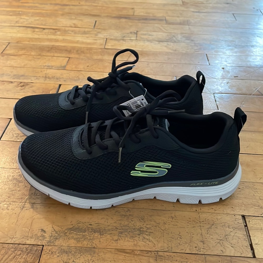 Brand new men’s Skechers